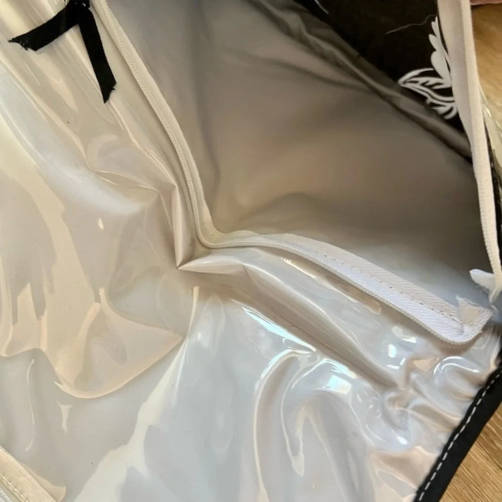 Hanging makeup bag